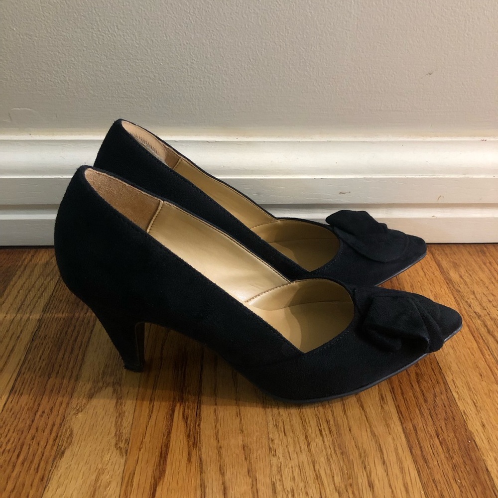 Naturalizer Black Pointed Toe Heels with Knot Detail - Picture 2 of 8